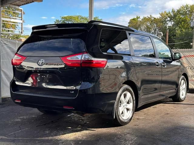 2017 Toyota Sienna LE