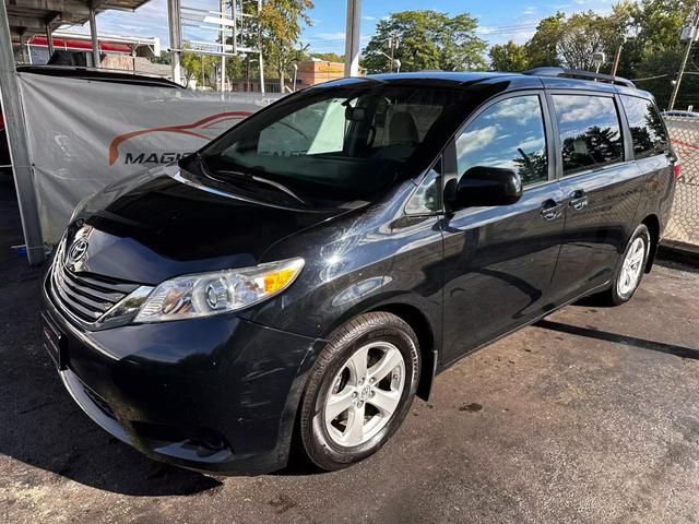 2017 Toyota Sienna LE