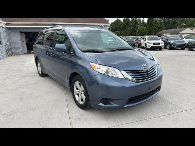 2017 Toyota Sienna LE