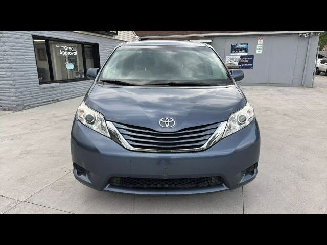 2017 Toyota Sienna LE