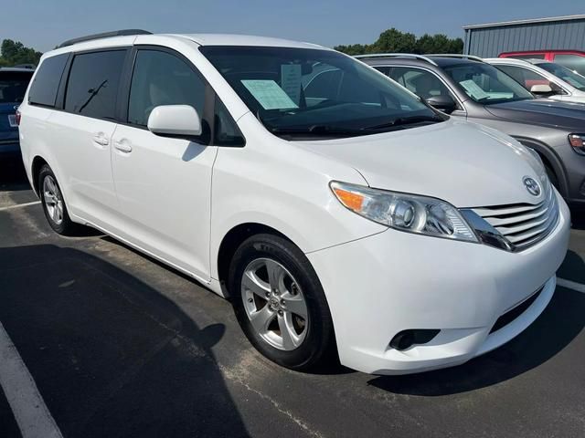 2017 Toyota Sienna LE