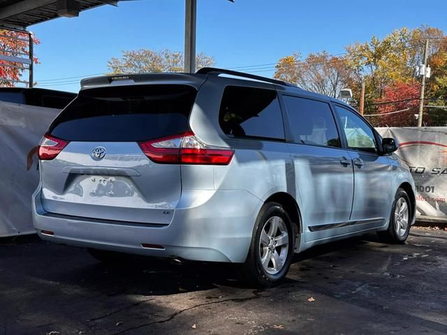 2017 Toyota Sienna LE