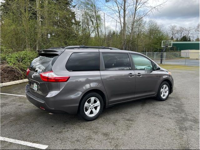 2017 Toyota Sienna 