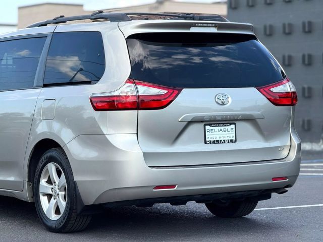 2017 Toyota Sienna LE