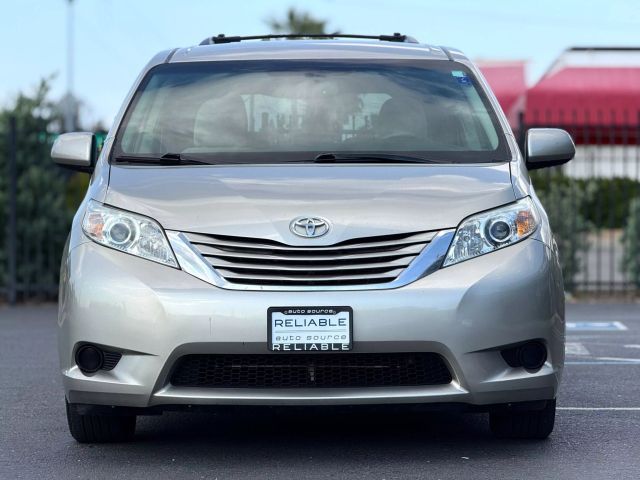 2017 Toyota Sienna LE