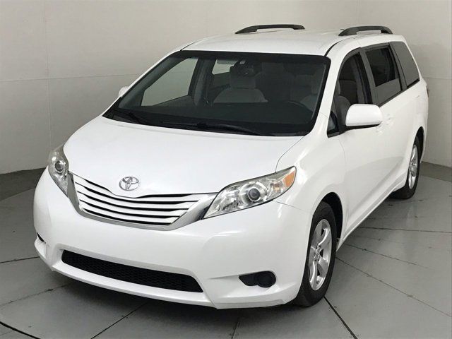 2017 Toyota Sienna LE