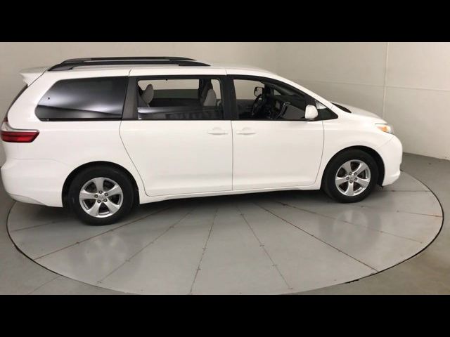 2017 Toyota Sienna LE