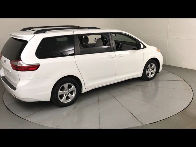 2017 Toyota Sienna LE