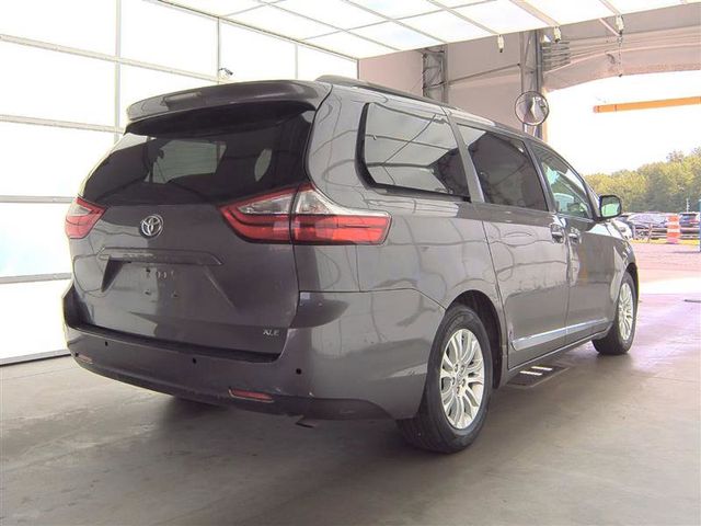 2017 Toyota Sienna 