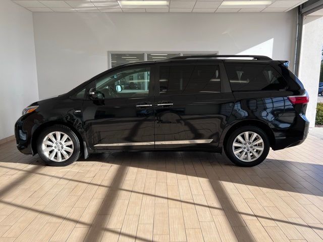 2017 Toyota Sienna 