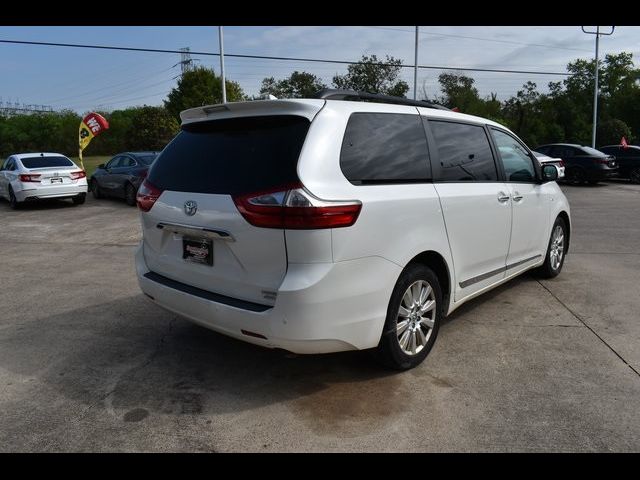 2017 Toyota Sienna 