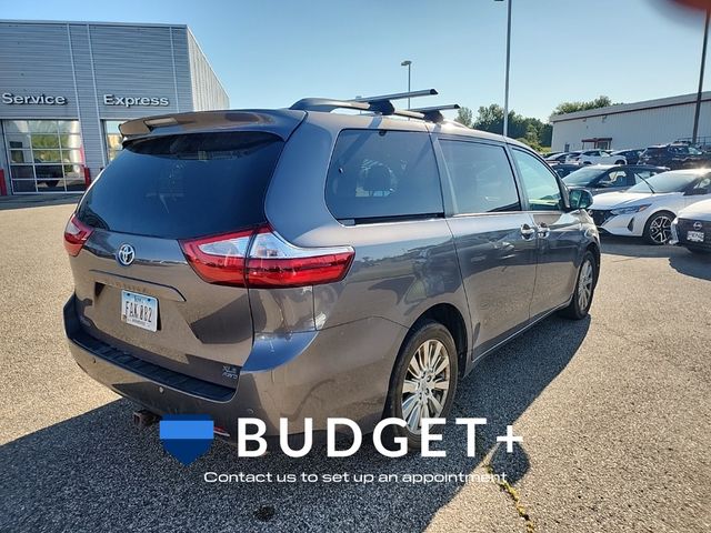 2017 Toyota Sienna 