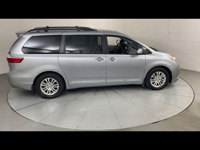 2017 Toyota Sienna XLE