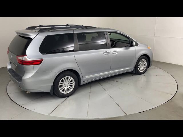 2017 Toyota Sienna XLE