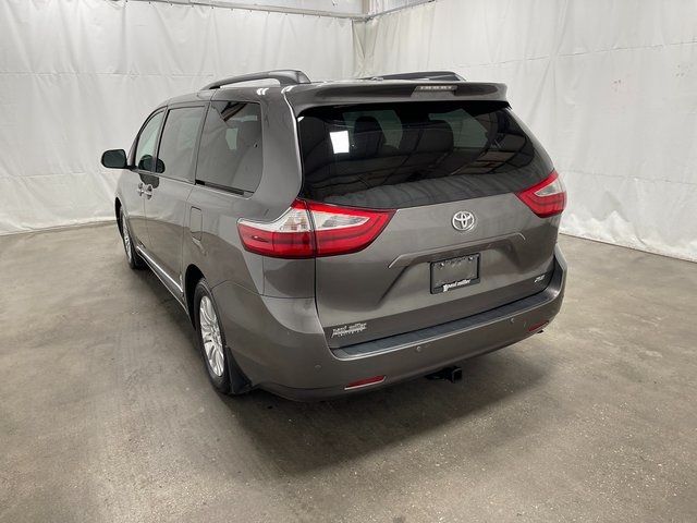 2017 Toyota Sienna XLE