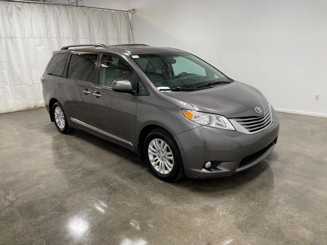 2017 Toyota Sienna XLE