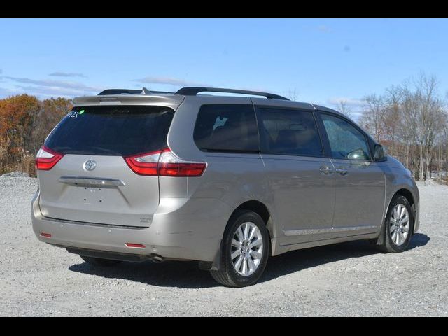 2017 Toyota Sienna 