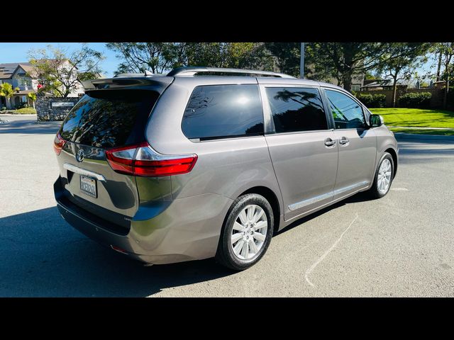 2017 Toyota Sienna 