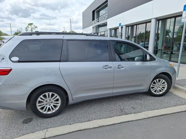 2017 Toyota Sienna 