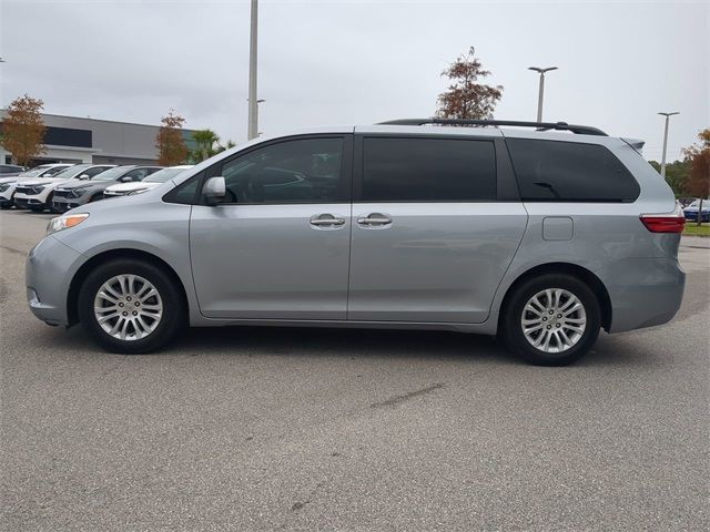 2017 Toyota Sienna 