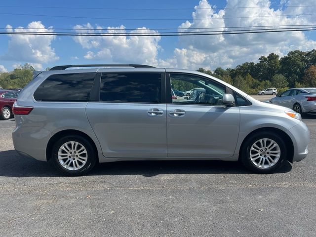 2017 Toyota Sienna 