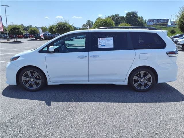 2017 Toyota Sienna SE