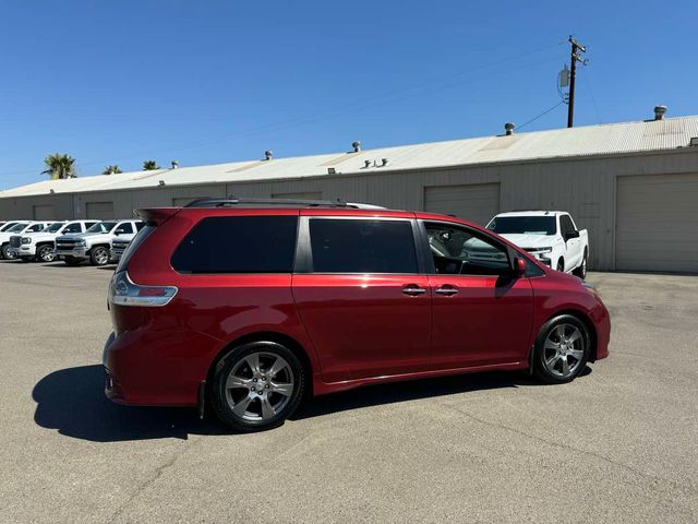 2017 Toyota Sienna SE