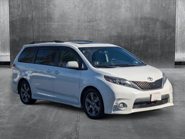 2017 Toyota Sienna SE