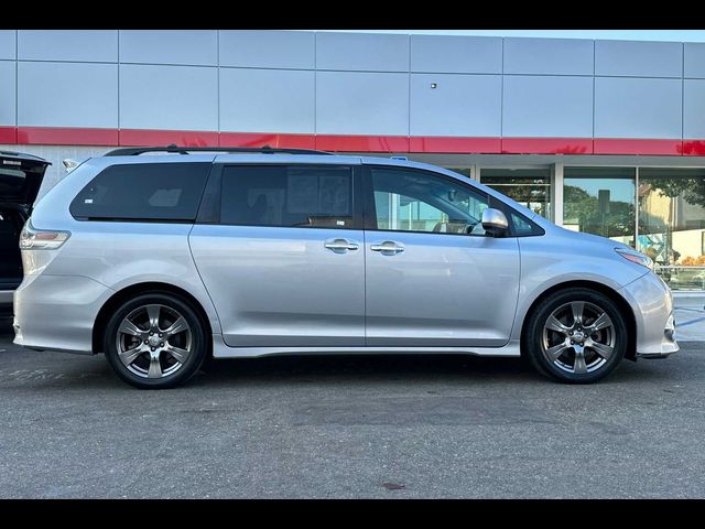 2017 Toyota Sienna 