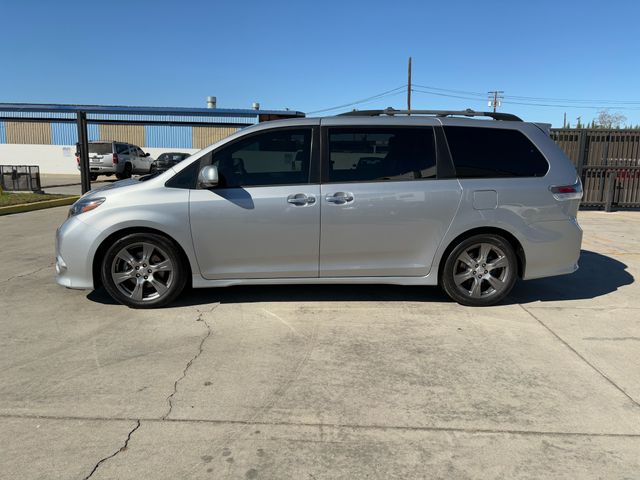 2017 Toyota Sienna 