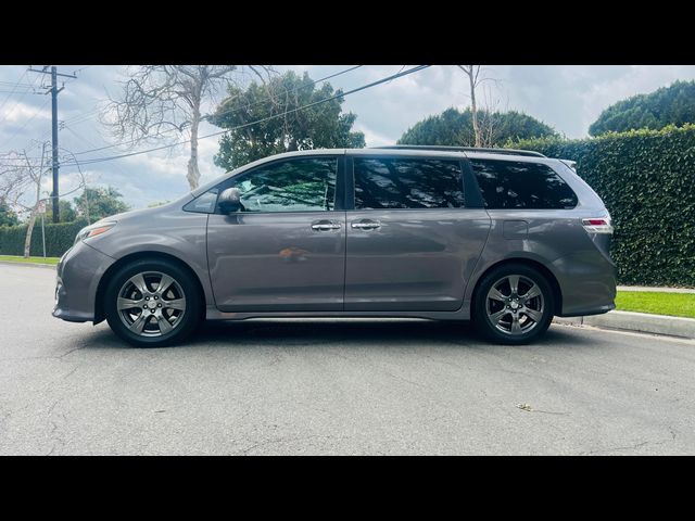 2017 Toyota Sienna 