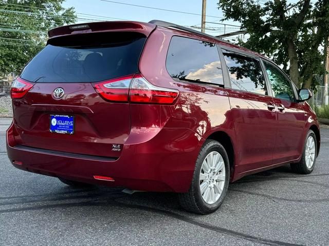 2017 Toyota Sienna XLE