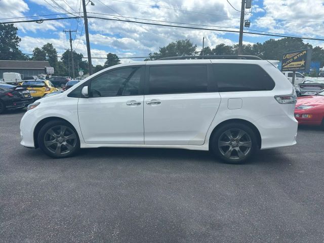 2017 Toyota Sienna SE