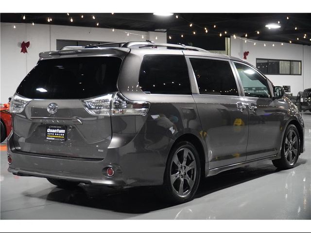 2017 Toyota Sienna 