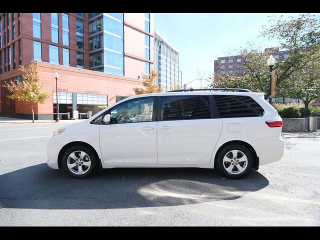 2017 Toyota Sienna 