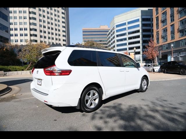 2017 Toyota Sienna 