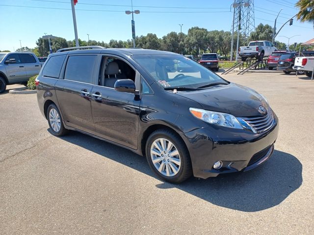 2017 Toyota Sienna XLE