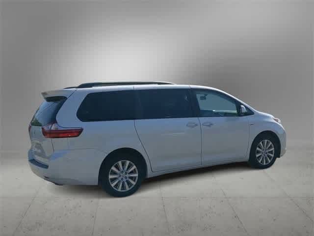 2017 Toyota Sienna XLE