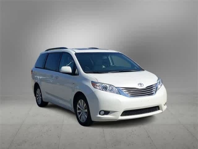 2017 Toyota Sienna XLE