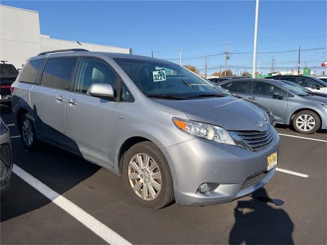 2017 Toyota Sienna XLE