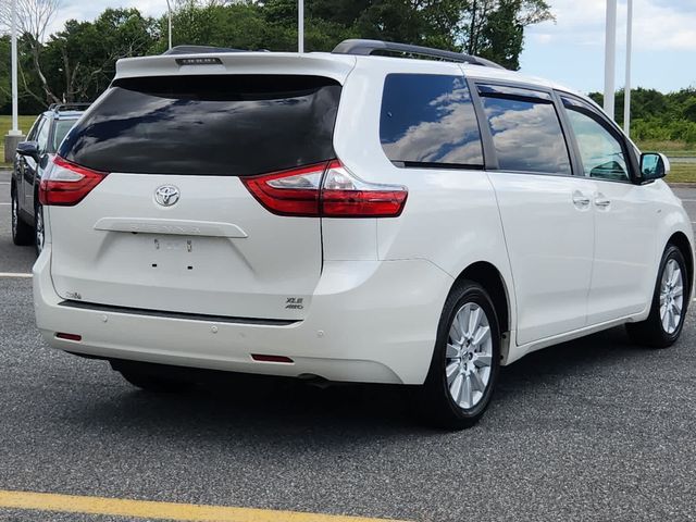 2017 Toyota Sienna XLE