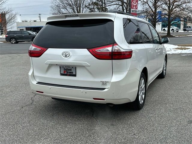 2017 Toyota Sienna XLE