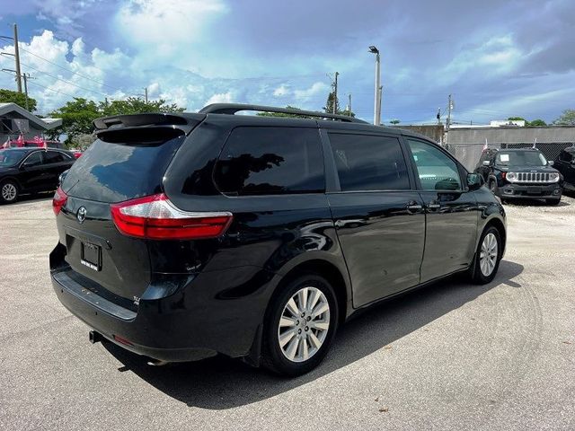 2017 Toyota Sienna XLE