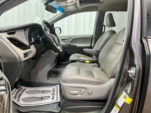 2017 Toyota Sienna XLE