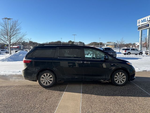 2017 Toyota Sienna 