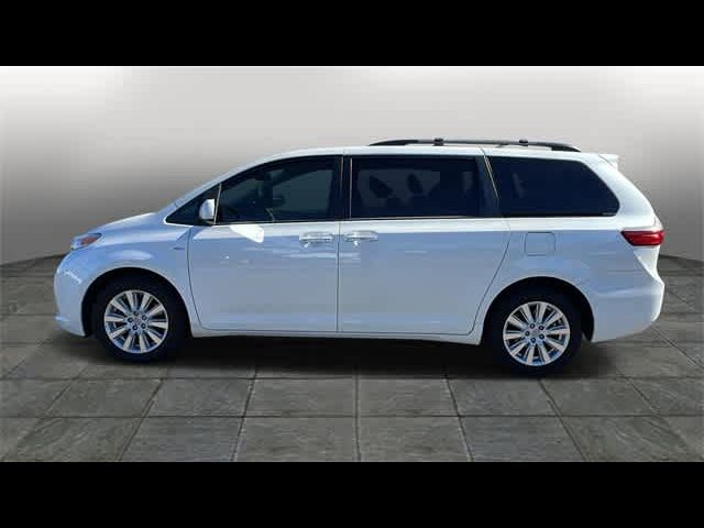 2017 Toyota Sienna XLE