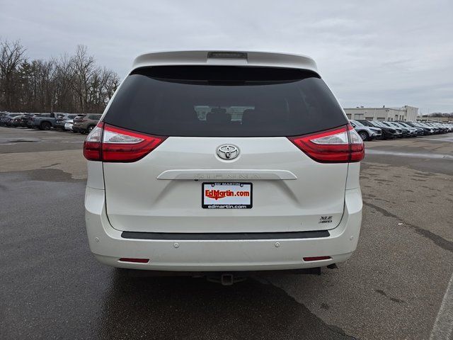 2017 Toyota Sienna XLE