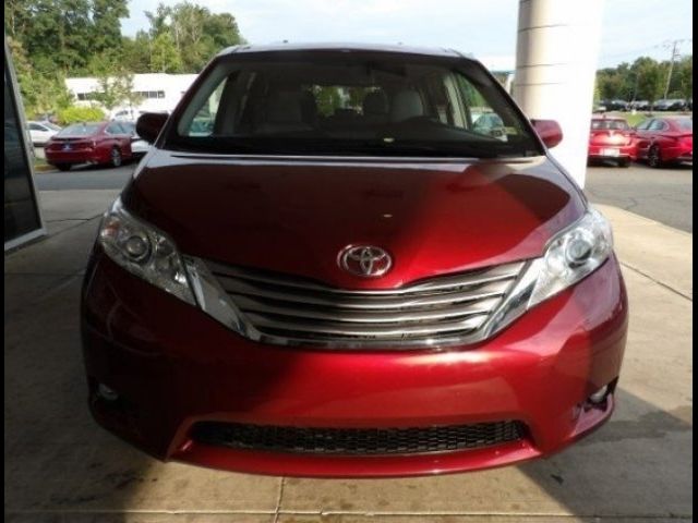 2017 Toyota Sienna XLE