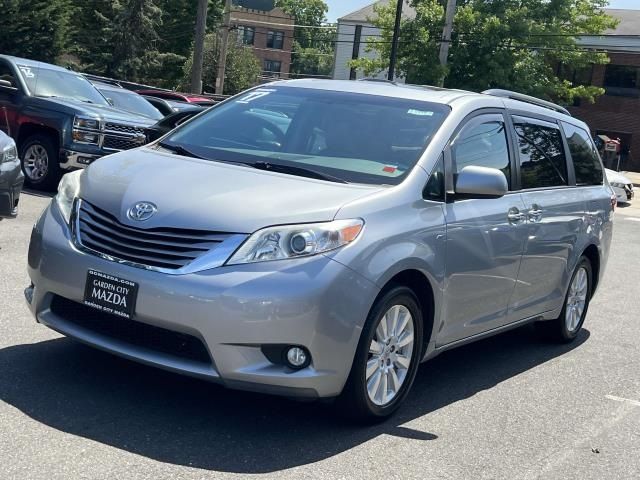 2017 Toyota Sienna XLE