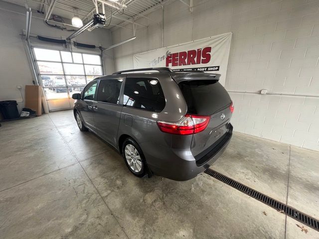 2017 Toyota Sienna 